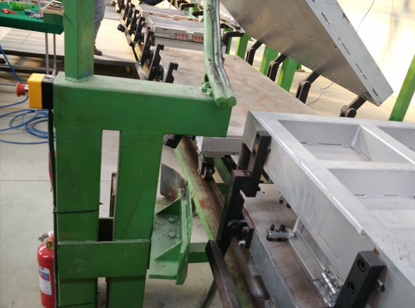 地軌門體發(fā)泡線